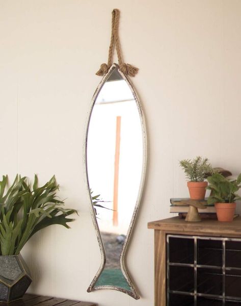 Surfer Room Aesthetic, Surfboard Room Decor, Surf Room Aesthetic, Surf Room Ideas, Surfboard Room, Surfer Girl Room, Fish Mirror, Surfer Room, Surf Room Decor