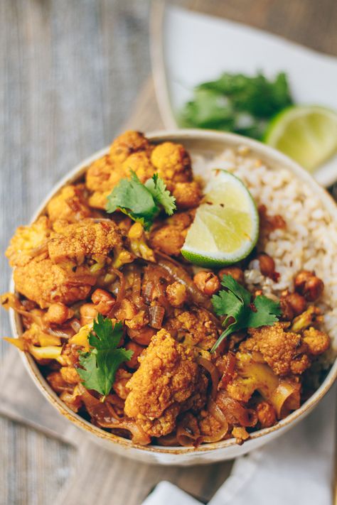 Indian-Spiced Cauliflower – healthienut – Easy to follow plant-forward recipes Indian Cauliflower Recipes, Indian Cauliflower, Salad Inspiration, Spiced Cauliflower, Cauliflower Dishes, Baked Veggies, Vegan Main Dishes, Indian Spices, Cauliflower Recipes