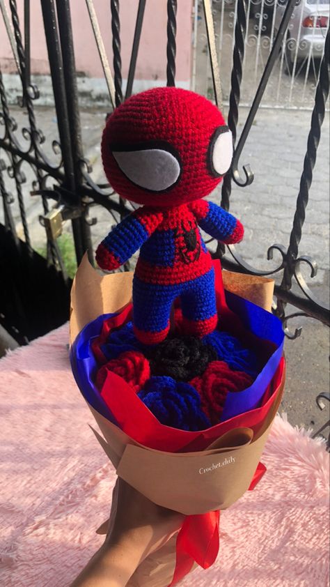 Spiderman Gifts, Crochet Inspo, Crochet Stuff, Crochet Stitches, Colored Pencils, Spiderman, Crochet Hats, Amigurumi, Crochet Patterns