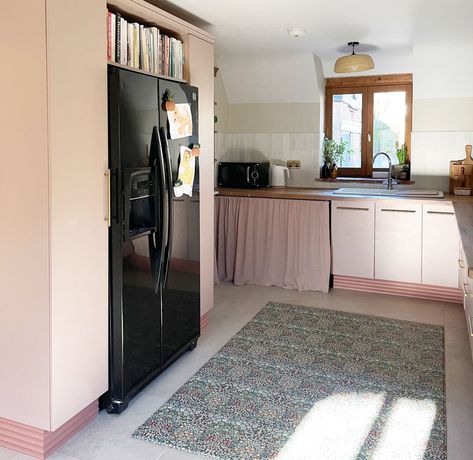 Fridge Panel, Pink Fridge, Ikea Built In, Look Prettier, Kitchen Built In, Ikea Shopping, Retirement Strategies, Orac Decor, Freestanding Fridge