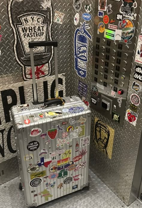 Suitcase With Stickers Aesthetic, Silver Suitcase Aesthetic, Suitcase Aesthetic Stickers, Luggage Decorating Ideas, Luggage Sets Aesthetic, Rimowa Aesthetic, Stickers On Suitcase, Cute Suitcase Aesthetic, Luggage With Stickers