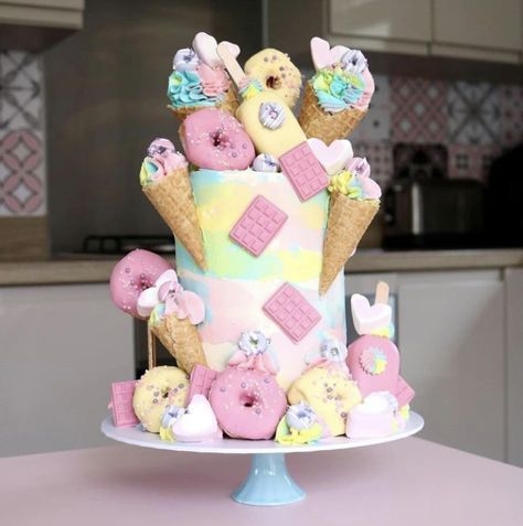 Bakery Cupcakes, 9th Birthday Cake, Donut Ice Cream, Ice Cream Design, Chocolate Food, Cream Cakes, Ice Cream Cones, Cake Lover, Cake Donuts