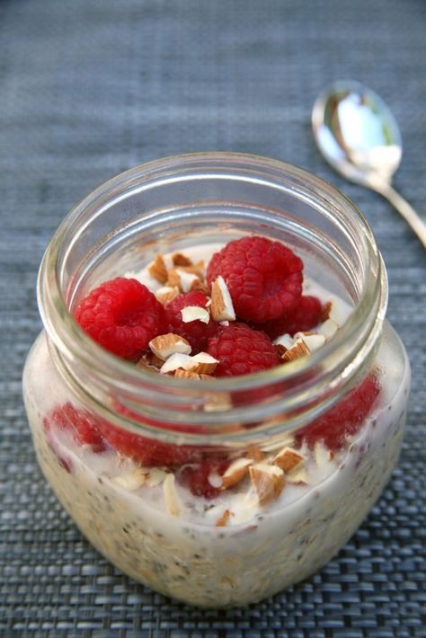 High-Protein Vanilla Almond Raspberry Overnight Oats Soaked Oatmeal, Soaked Oats, Raspberry Overnight Oats, Vanilla Overnight Oats, Pancakes For Dinner, Peanut Butter Overnight Oats, Chocolate Overnight Oats, Protein Overnight Oats, Overnight Breakfast