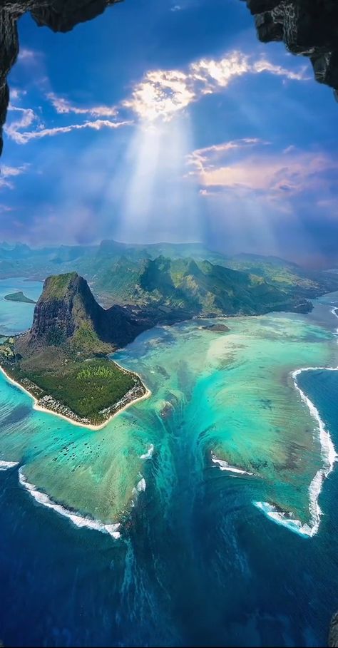 Underwater Waterfall, Mysterious Places On Earth, Mauritius Island, World Most Beautiful Place, Top Places To Travel, Africa Do Sul, Amazing Places On Earth, Mysterious Places, Scary Places