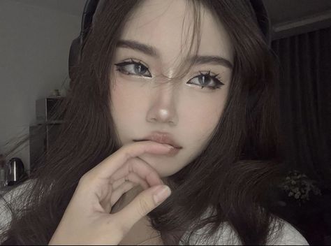 Egirls Aesthetic, Gray Contact Lenses, Soft Grunge Makeup, Feminine Makeup, Egirl Style, Grey Makeup, Grey Contacts, Alt Makeup, Free Use