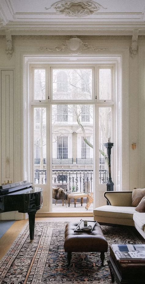 French Studio Apartment Small Spaces, French Studio Apartment, Paris Apartment Aesthetic, Parisienne Apartment, New York Style Apartment, Small Studio Apartment Decorating, Transitional Interior Design, Aesthetic Living Room, Wood Interior Design