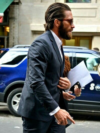 Jake Gyllenhaal Jake Gyllenhaal Beard, Jake Gyllenhaal Haircut, Mens Medium Length Hairstyles, Mens Hairstyles With Beard, Beard Haircut, Mens Hairstyles Thick Hair, Men's Long Hairstyles, Medium Length Hair Men, Beard Hairstyle