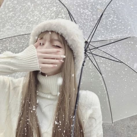 Winter Princess, Girl Pfps, Snow Angel, Winter Vibes, Winter Aesthetic, Selfie Ideas, Pic Ideas, Profile Pictures, Photo Inspo