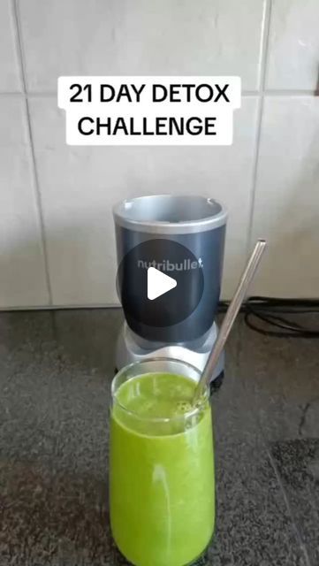 Fruit Benefits Health, 21 Day Detox, Green Smoothie Diet, Green Smoothie Challenge, Flatter Tummy, Detox Challenge, Detox Smoothie Recipes, Fruit Benefits, Best Smoothie Recipes