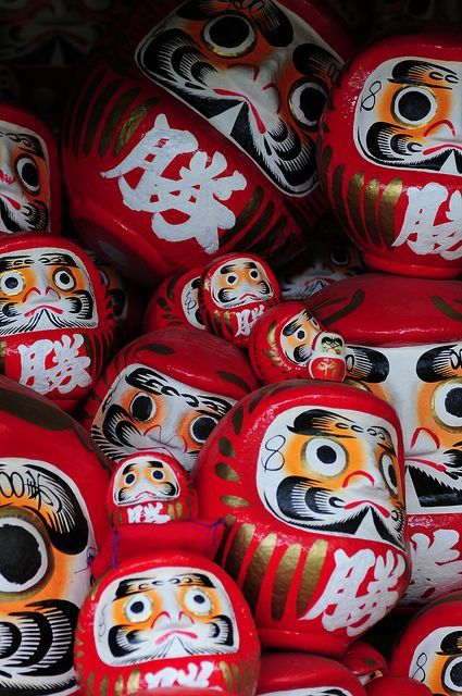 Japanese Dharma dolls - Daruma dolls are seen as a symbol of perseverance and good luck, making them a popular gift of encouragement in Japan. All About Japan, Daruma Doll, Turning Japanese, Japan Culture, Japanese Dolls, Maneki Neko, A Symbol, Japan Fashion, Japanese Culture