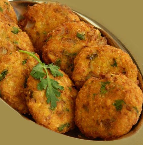 Gourd Recipes, Ridge Gourd, Indian Appetizers, Fritters Recipe, Peanut Recipes, Fritter Recipes, South Indian Food, Indian Snack Recipes, Indian Snacks