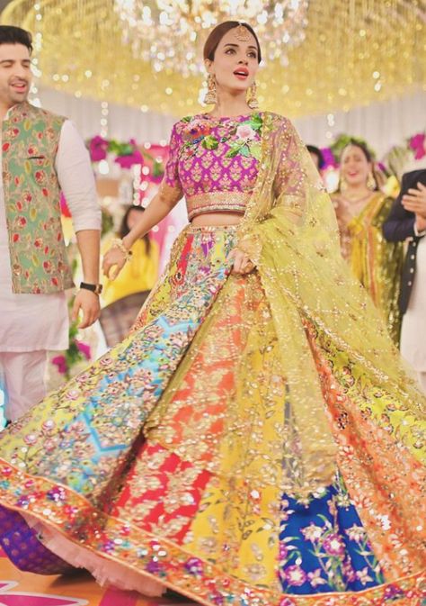 Mehndi Aesthetic, Komal Meer, Urdu Poetry Ghazal, Wedding Matching Outfits, Pakistani Mehndi Dress, Nikah Outfit, Function Dresses, Urdu Novel, Wedding Lehenga Designs