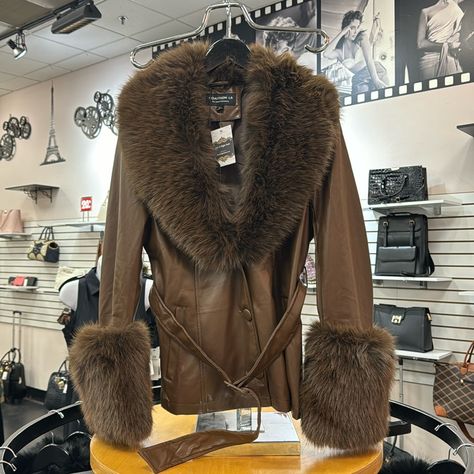 Brown Leather Jacket With Fur, Color Leather Jacket, Leather Jacket With Fur, Fur Lined Jacket, Winter Wishlist, Fur Jacket Women, Coat With Fur Collar, Summery Outfits, Fur Cuffs