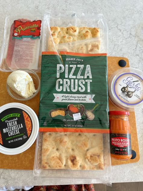 Stir Fry Trader Joes, Viral Trader Joe’s Flatbread Pizza, Trader Joes Rosemary Beef Tips Recipes, Viral Trader Joe’s Pizza, Trader Joe’s Homemade Pizza, Trader Joe’s Flatbread Recipe, Trader Joes Pasta Recipe, Trader Joe’s Flatbread, Homemade Pizza Trader Joe’s