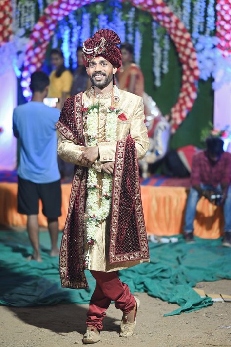 dulha brid photography Dulha Photo, Dulha Pose, Single Pose, Single Boy, Marriage Photo, Pose Wedding, Marriage Photos, Bride Photography Poses, Wedding Indian