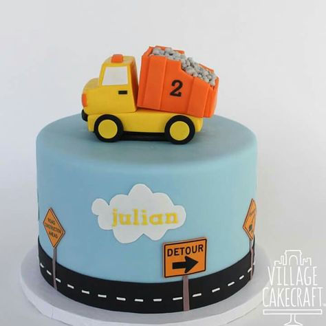 Construction car cake Digger Cake, Cake Car, Construction Birthday Cake, Toddler Birthday Cakes, Truck Birthday Cakes, Baby Boy Birthday Cake, Construction Birthday Invitations, Dump Truck Birthday, Cars Birthday Cake