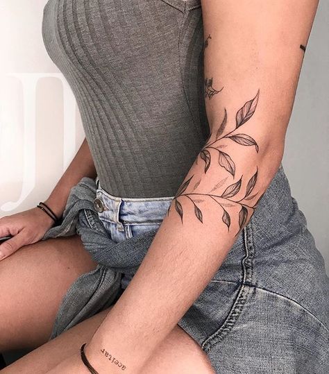 Vine Tattoo Patchwork, Tattoo Leaves Vine, Botanical Wrap Tattoo Forearm, Ivy Arm Wrap Tattoo, Vine Tattoos Forearm, Wrap Around Vine Tattoos, Teeny Tattoos, Greenery Tattoo, Tattoo Rings