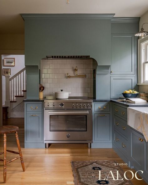 Lauren Caron | Swipe through to see the kitchen we designed and the historic kitchen that inspired it. When we say we look to historic interiors for... | Instagram Column In Kitchen, Beadboard Kitchen, Historic Kitchen, Colonial Kitchen, Old Homes, Narrow Kitchen, Wants And Needs, Yellow Kitchen, The Expert