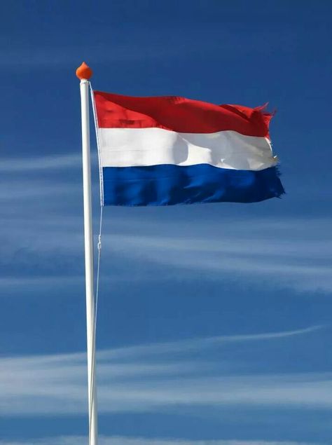 De nederlandse vlag Flag Netherlands, Dutch Flag, Dutch People, Visit Amsterdam, Holland Netherlands, Dutch Girl, Netherlands Travel, Flags Of The World, New Holland