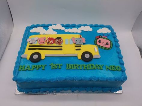 Cocomelon Cake Square, Coco Melon Sheet Cake, Cocomelon School Bus Cake, Cocomelon Sheet Cake Ideas, Cocomelon Sheet Cake, Cocomelon Bus Cake, Wheels On The Bus Cake, Twin Cakes, School Bus Cake