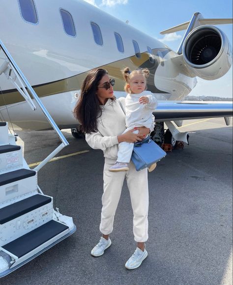 Me As A Mother, Porsche Mom, Private Jet Aesthetic, Jet Aesthetic, Rich Mom, Mom Vibes, Young Parents, Luxury Lifestyle Fashion, Moms Goals