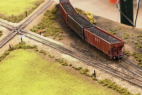 Compact Railroad Junctions for Model Train Layouts Room Building Ideas, Lionel Trains Layout, Model Train Display, Train Ho, Ho Train Layouts, Model Train Table, Electric Train Sets, Ho Scale Train Layout, N Scale Model Trains