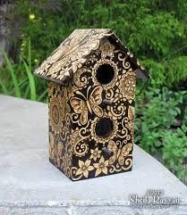 Pyrography Birdhouse, Butterfly Birdhouse, Beginner Wood Burning, Mehndi Flower, Wooden Birdhouse, Pyrography Patterns, Woodburning Projects, Birdhouse Designs, Pyrography Art