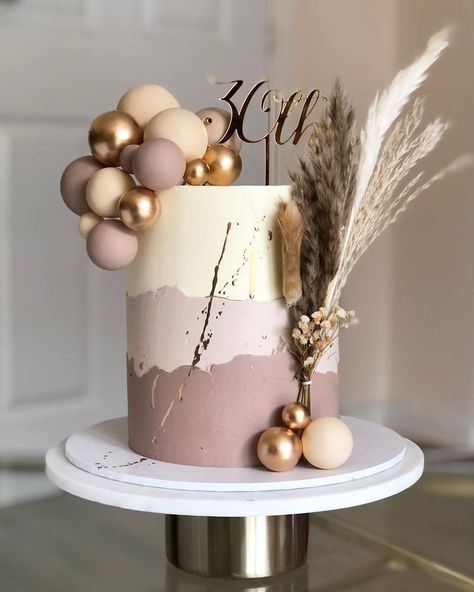 This design again that went out yesterday, probably the quickest I’ve ever posted a cake coz I love this design so much! . . . . . . . . .… Cake With Balls, Classy Birthday Cakes, Trendy Cake Designs, 40 Birthday Cake, Bear Theme Birthday, Kue Fondant, Oh Baby Cake, Brown Cake, Boho Cake