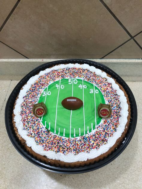 Football Message Cookie, Cookie Cake Football Designs, Football Cakes Ideas, Superbowl Cookie Cake, Super Bowl Cookie Cake, Super Bowl Cakes, Superbowl Cake Ideas, Superbowl Cakes, Football Birthday Cakes