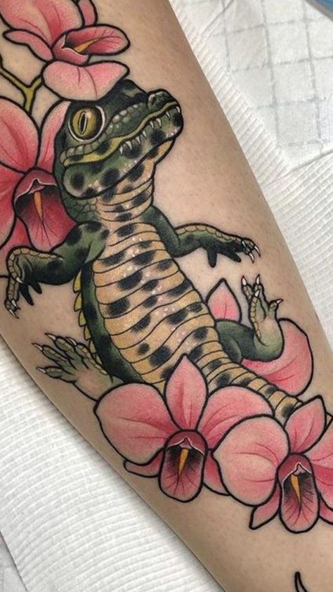 #tattooed #tattooedwomen #nature #tattooart #art Australia Tattoos, Alligator Tattoo, Crocodile Tattoo, Tattoo Pierna, Lizard Tattoo, Traditional Tattoo Inspiration, Tatuaje A Color, Traditional Tattoo Design, Tattoo Portfolio