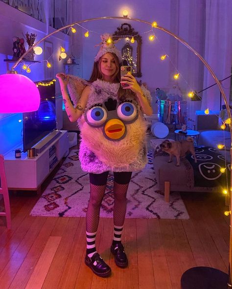 Marzia Kjellberg on Instagram: “Happy Halloween from the Furby Queen. 👑 💁‍♀️🎃” Marzia And Felix, Marzia Kjellberg, Marzia Bisognin, 28th Birthday, Halloween Costume Contest, Group Halloween Costumes, Halloween Inspo, Costume Contest, Baby Halloween