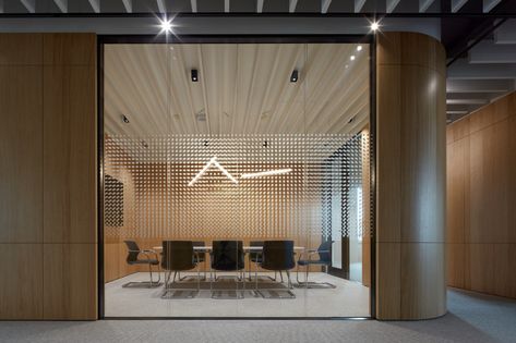 Cechvala Architects Designs a Modern Office for LUCRON Glass Graphics, Bank Office, Modern Office Interiors, Office Meeting Room, Look Office, Glass Office, Office Pictures, Modern Office Design, Brown Photography