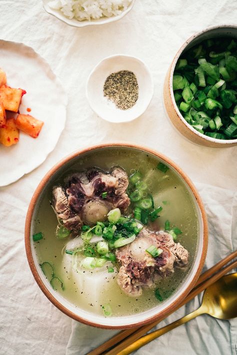 kkori gomtang {oxtail soup} — dear saturdays Gomtang Recipe, Oxtail Recipes Korean, Oxtail Pho Recipe, Chinese Oxtail Soup, Korean Oxtail Soup Recipe, Indonesian Oxtail Soup, Oxtail Stew Recipe, Oxtail Soup, Authentic Asian Recipes