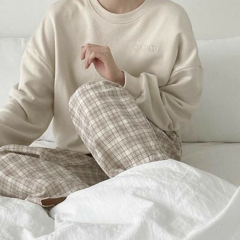 Korean Pajamas, Pajamas Aesthetic, Beige Outfit, غرفة ملابس, Pajamas Comfy, Korean Aesthetic, Cute Pajamas, Beige Aesthetic, White Aesthetic