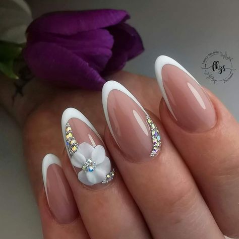 Bridal 3d Nail Art, Pink Bridal Nail Art, Almond Nails With 3d Flower, Pink Bridal Nails, Engagement Nails Ideas, Engagement Nail Art, Elegant Bridal Nails, Nail Art Mariage, Bridal Nails Designs