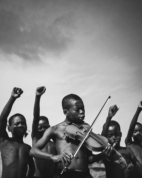 Black Futurism, Black Empowerment, Foto Top, Afrique Art, About History, Gang Gang, Photographie Portrait Inspiration, Black Photography, Afrocentric Art