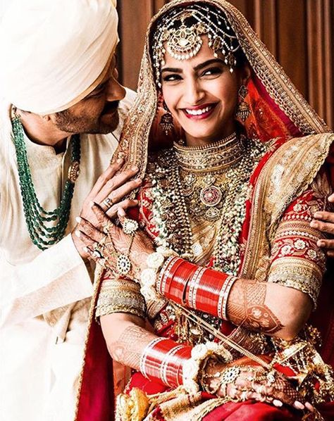 6 celebrity Indian brides you need to check out for Indian wedding jewellery inspiration. Priyanka Chopra, Deepika Padukone, Sonam Ahuja.. Indian bride cannot escape allure of decadent wedding jewellery. Whether #priyankachopra’s luxurious wedding, #deepikapadukone’s or #anushkasharma, each Bollywood bride proven that statement #weddingjewellery is way forward. #desiwedding #weddingjewellery #indianweddingjewellery #indianweddingjewelry #bridaljewelry #bridaljewellery @vogue via @bellesadivina Deepika Padukone Wedding, Sonam Kapoor Wedding, Bride Speech, Bridal Jewellery Inspiration, Celebrity Bride, Indian Wedding Photography Poses, Indian Bridal Dress, Bollywood Wedding, Wedding Couple Poses