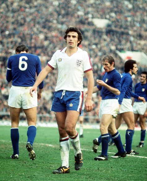 England vs Italy, 1976 England Vs Italy, England Football Team, England Football, Football Shirts, Nfl, England, Football, Italy, Sports