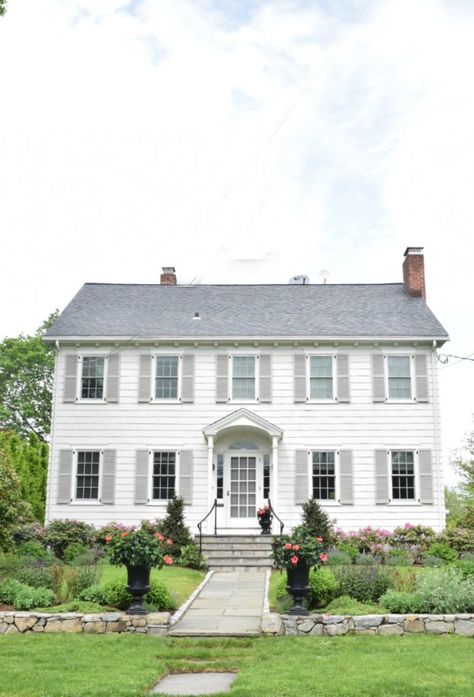 Exterior Paint Colors for Homes- New England Style Updated Colonial Exterior, Exterior Home Paint Colors, New England Homes Exterior, New England Home Exterior, Home Paint Colors, Paint Brick, New England Style Homes, New England House, New England Colonial