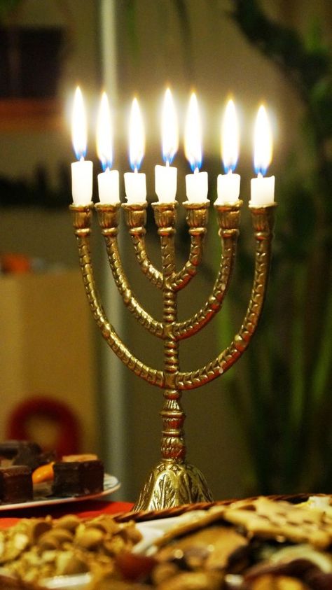 Shabat Shalom Image, Bon Sabbat, Shabbat Shalom Images, Messianic Judaism, Jewish Symbols, Happy Sabbath, Yom Kippur, Jewish Culture, Hanukkah Menorah