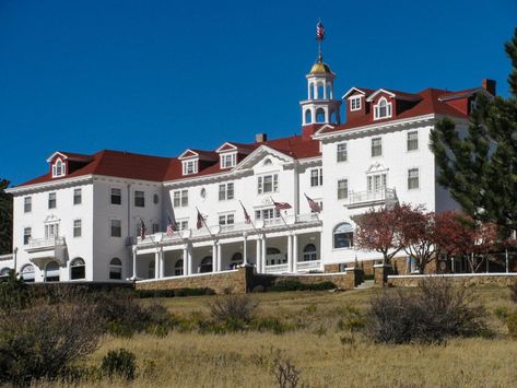 7 real-life filming locations featured in film adaptations of Stephen King novels - Roadtrippers Scary Scavenger Hunt, The Shining Hotel, Crescent Hotel Eureka Springs, Shining Hotel, Stanley Hotel, The Stanley Hotel, Crescent Hotel, Stephen King Movies, Estes Park Colorado