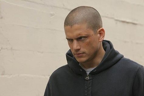 Still of Wentworth Miller in Prison Break. Michael Scofield, great tv, show, portrait, photo Wentworth Miller, Prison Break, Shaved Head, Wall, Black