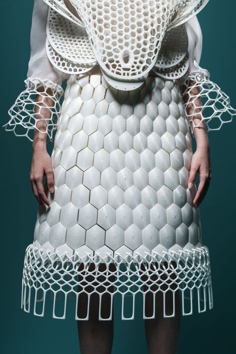 Fashion Inspired By Architecture, 3d Printed Fashion, Architectural Fashion, 3d Printing Fashion, Sculptural Fashion, Geometric Fashion, Graduation Style, Printed Fashion, 3d Fashion