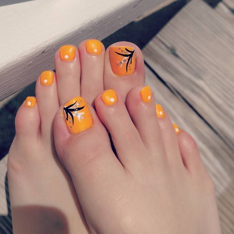 Bright orange summer toe nail design #nailart follow op_nail_art on Instagram Orange Toe Nails, Toe Nail Design, Nail Designs Easy Diy, Black Toe Nails, Toenail Designs Summer, Nail Polish Colors Summer, Toenail Designs, Classy Nail Art, Pedicure Ideas