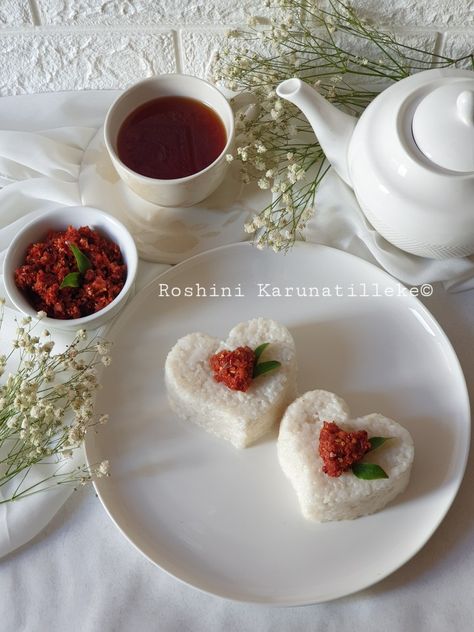 Milk rice with Chilli onion relish Milk Rice Sri Lanka, Sri Lankan Breakfast, Srilankan Food, Sri Lankan Food, Milk Rice, Food Platter, Sri Lankan Recipes, Onion Relish, Easy Food Art