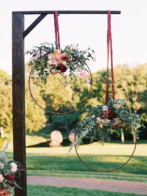 Diy Wedding Arbor, Floral Backdrop Wedding, Diy Wedding Arch, Wedding Arbors, Rustic Wedding Decorations, Wedding Arbour, Wedding Altars, Wedding Ceremony Backdrop, Wedding Wreaths