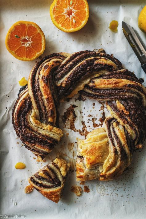 Chocolate Orange Croissant, Puff Pastry Chocolate Twist, Puff Pastry Wreath, Pastry Wreath, Puff Pastry Chocolate, Choux Puff, Puff Pastry Twists, Breakfast Picnic, Meat Cake