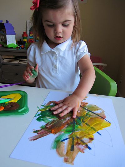 finger painted fall leaves Painted Fall Leaves, Fall Activities For Toddlers, Fall Lesson Plans, Leaf Craft, Thanksgiving Decorating, Autumn Leaves Craft, Preschool Fall, November Crafts, Stem Design