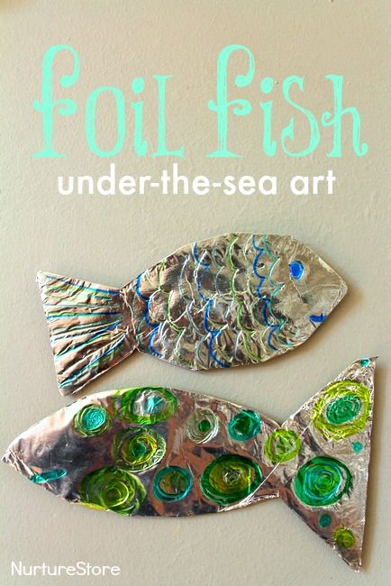 Gorgeous! Great under the sea art / ocean craft for kids. For Secret Seahorse, Hole in the Bottom of the Sea, Out of the Blue. Foil Fish, Under The Sea Art, Ocean Craft, Preschool Ocean, Ocean Theme Preschool, Ocean Unit, Sea Crafts, Fish Crafts, Ocean Crafts