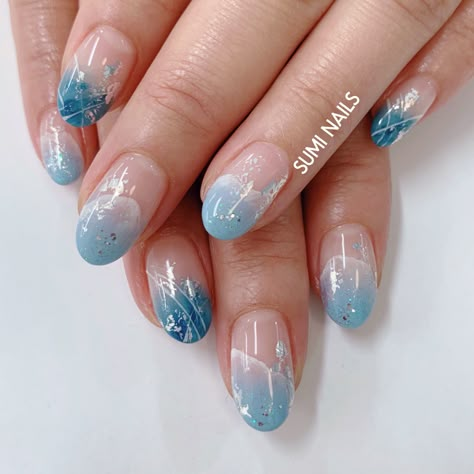 Blue Ocean Nail Art, Ocean Nail Designs Simple, Ocean Blue Nail Designs, Ocean Nail Art Designs, Ocean Nails Short, Blue Japanese Nails, Simple Ocean Nails, Mermaid Nails Design Simple, Seashore Nails